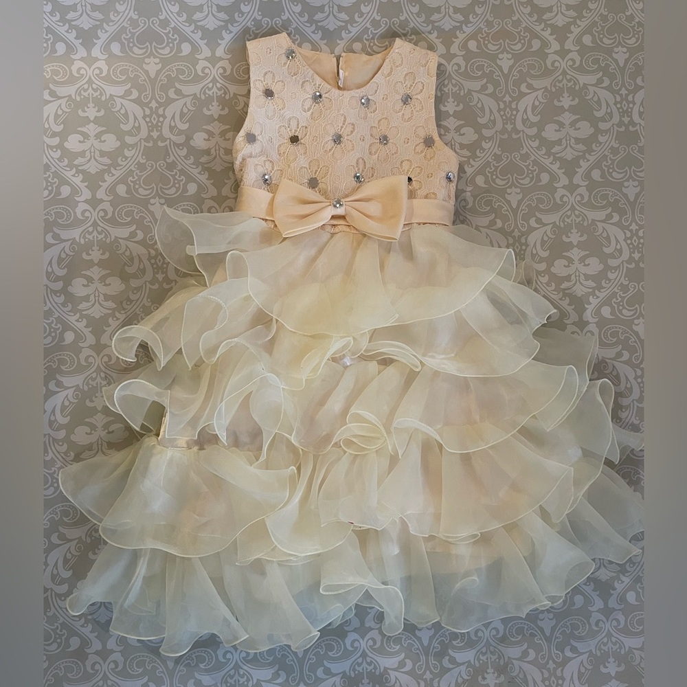 🎈SOLD Ruffled/ tiered girls party dress